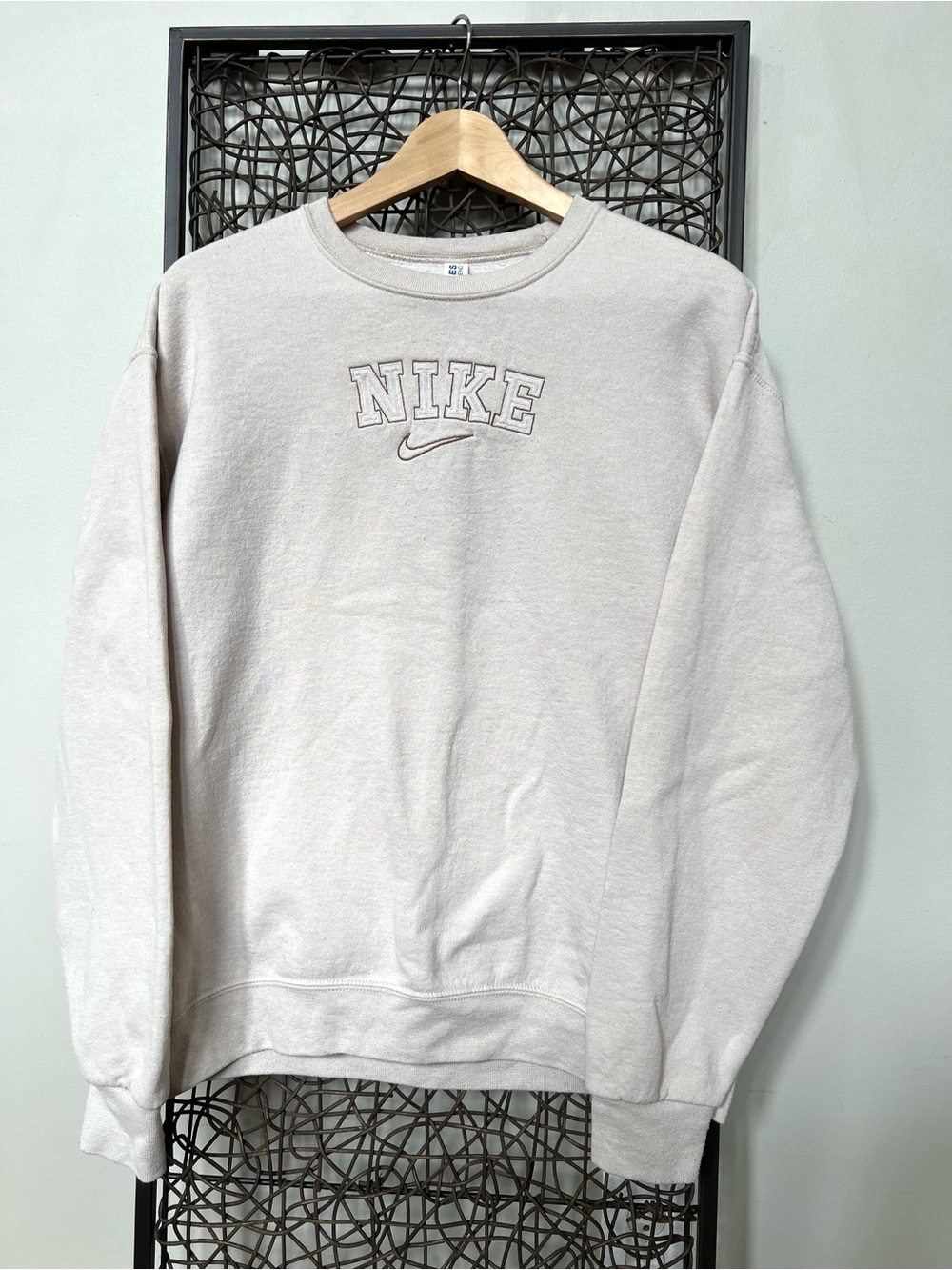 Nike Jerzees Unisex Center Swoosh Embroider Spellout Logo Y2K sweatshirt Ecru M